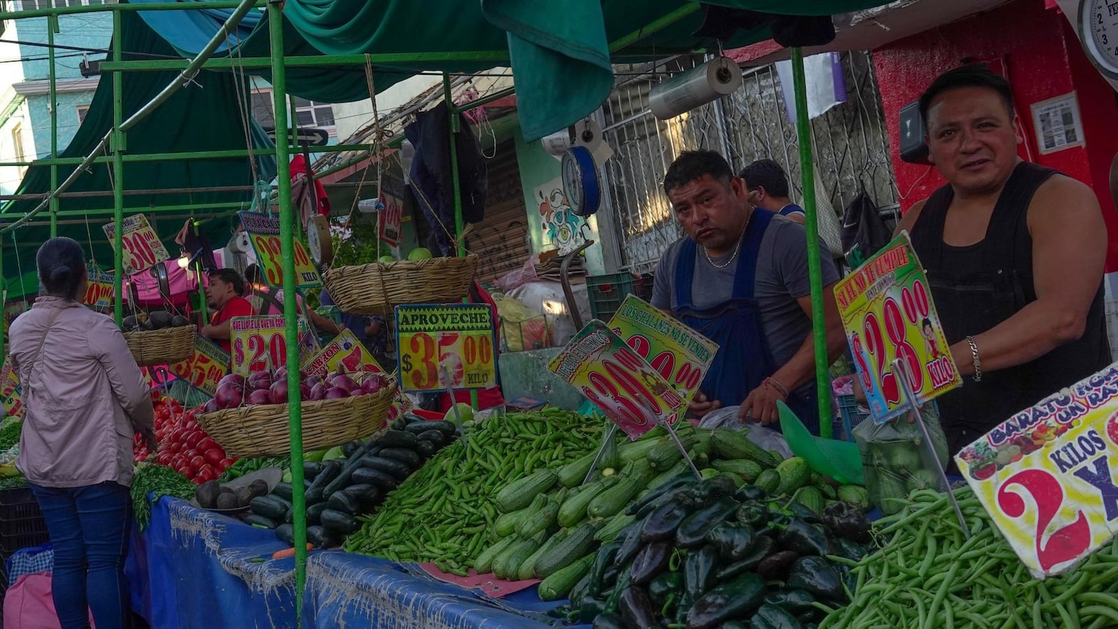 Inflación ‘da su Navidad’ a los mexicanos: Se desacelera a 4.44% en primera quincena de diciembre